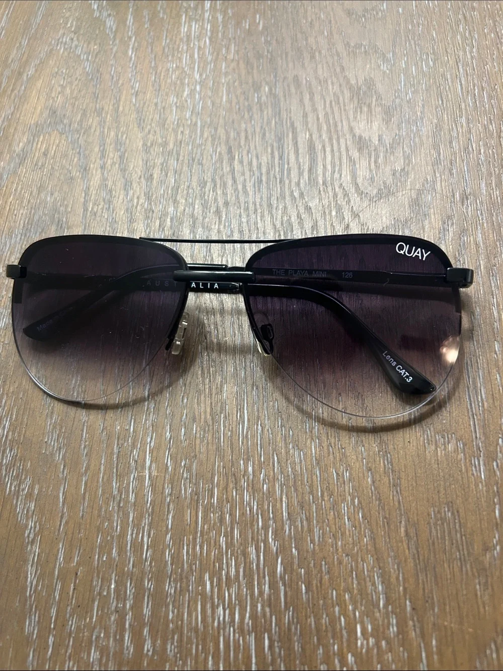 QUAY SUN GLASSES